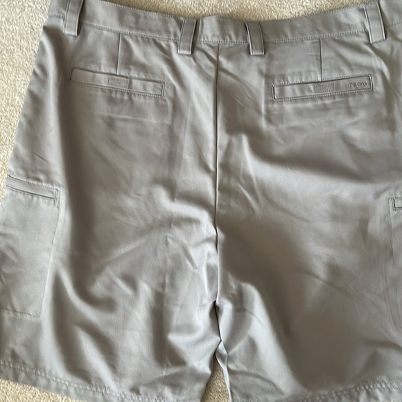 Men’s Izod golf shorts. Grey, new condition. - Picture 5 of 5